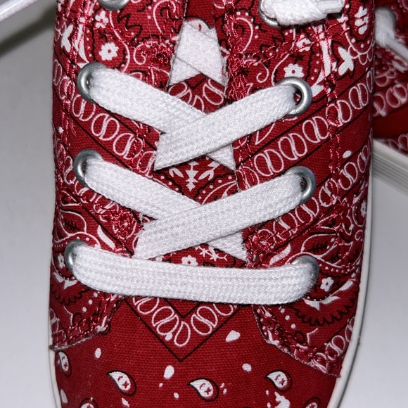 Madden Girl Marisa Red Bandana Print Canvas Scrunch-back Sneakers Sz 7.5 NEW - Picture 8 of 12
